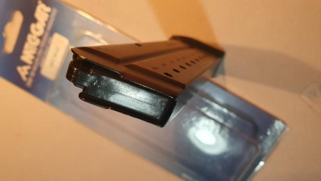Vendo cargador 9 mm para 1911 (monohilera) de 10 cartuchos  Mec Gar prácticamente sin uso, impecable. 00