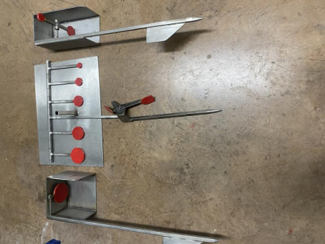 Vendo estas dianas fabricadas en taller, todas de acero inoxidable.
Fabricadas en acero de 6mm los objetivos, 00