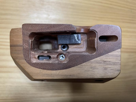 Vendo empuñadura diestra, Talla "S", la original de la pistola Libre Morini CM84e de disparador 00