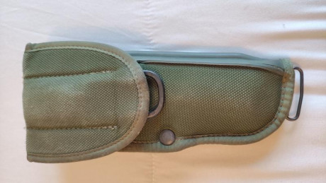 Vendo funda de lona, en color verde oliva, para pistola Beretta 92 (creo que es una funda universal que 02