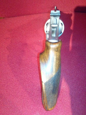 En venta este magnífico revolver por usarlo poco. Es que ya son 73 añitos (los mios, el arma, aun no). 02