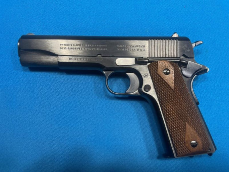 Vendo pistola Colt 1911 en libro de coleccionista, nueva en su caja original y sin disparar.
Precio 4500 01