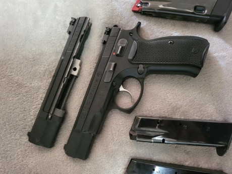 Hola pongo a la venta cz 85 combat va con 2 cargadores del 9mm carro del 22lr y dos cargadores del 22lr 11