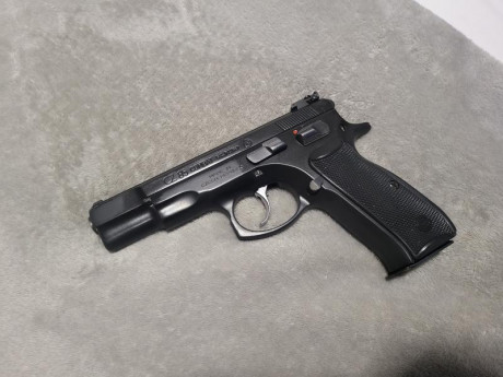 Hola pongo a la venta cz 85 combat va con 2 cargadores del 9mm carro del 22lr y dos cargadores del 22lr 10