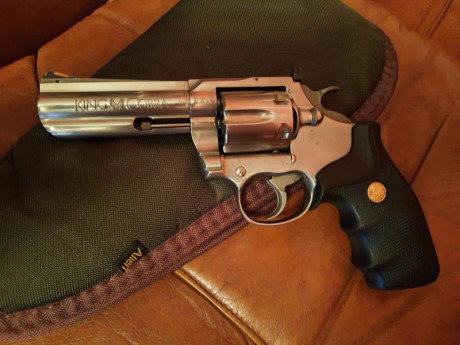 Hola a todos. Un compañero de club reñido con la informática vende este espléndido Colt King Cobra en 00