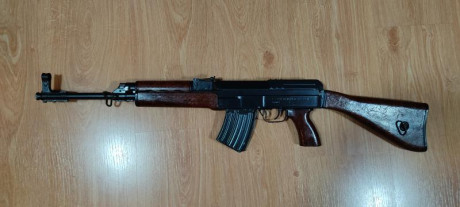 Hola.  Vendo esta carabina en el calibre original.  Solo tira manualmente como marca el reglamento de 02