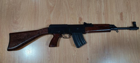 Hola.  Vendo esta carabina en el calibre original.  Solo tira manualmente como marca el reglamento de 00