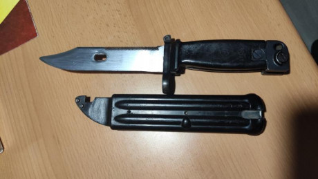 Vendo bayoneta que me dijeron que era de AK47 pero que me dicen ahora que es de  AK74, supuestamente de 01