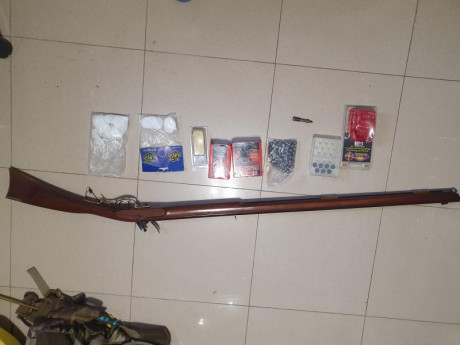 Buenos dias,
Vendo pedersoli frontier calibre 54,usado solo para cazar
Baqueta de fribra de vidrio
600 01