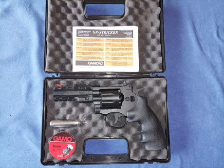 Vendo revolver Gamo GR-STRICKER co2 en calibre 4,5 mm.
El revólver cuenta con un cañón estriado de 4 pulgadas 02