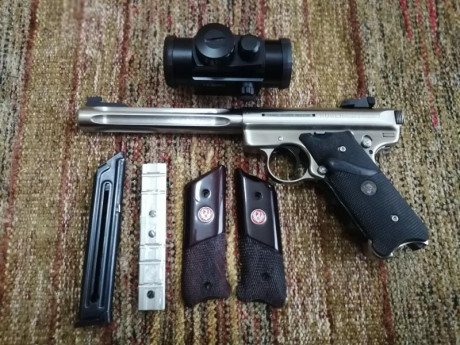 Buenas a  todos otra vez, anuncio esta arma RUGER MARK 3 CAL 22 tal como sale en la foto con todo. Es 02
