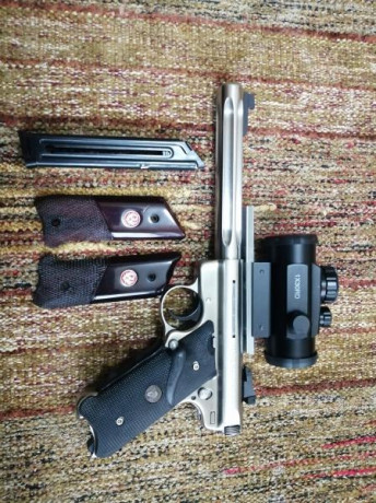 Buenas a  todos otra vez, anuncio esta arma RUGER MARK 3 CAL 22 tal como sale en la foto con todo. Es 01