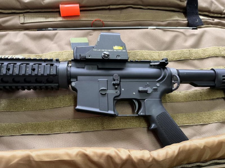Vendo replica de gas M4 no usada solo se probó, con 5 cargadores 3 de ellos ni se sacaron de la caja. 02