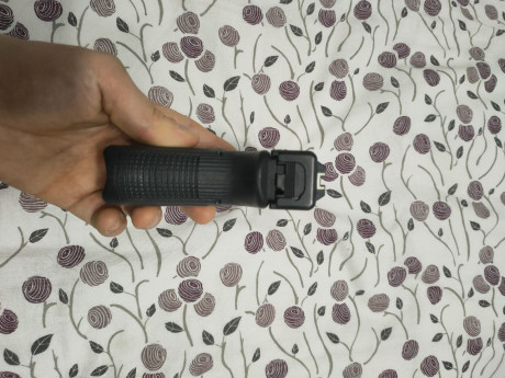 Un amigo vende Glock 30 del calibre 45Acp 10 cartuchos en cargador. 
Guiada en A, pero se puede guiar 01
