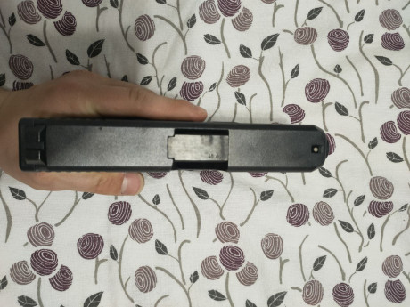 Un amigo vende Glock 30 del calibre 45Acp 10 cartuchos en cargador. 
Guiada en A, pero se puede guiar 10