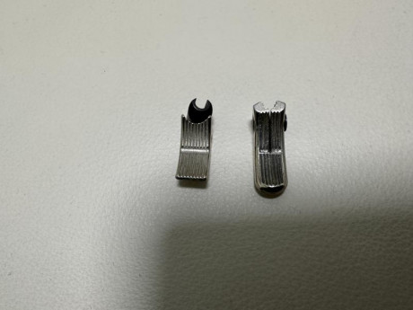 Vendo estos dos gatillos originales de Steyr LP10. Válidos para otros modelos. Uno es fijo y el otro admite 01