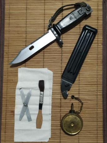 Lote correspondiente al famoso fusil yugoslavo semiautomático de francotirador M 76.

    Bayoneta correspondiente 00