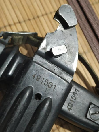 Lote correspondiente al famoso fusil yugoslavo semiautomático de francotirador M 76.

    Bayoneta correspondiente 12