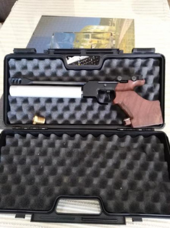 Pistola Tau Brno MK8 para tiro olímpico. Impecable, como nueva. Con su maletín y accesorios originales. 01