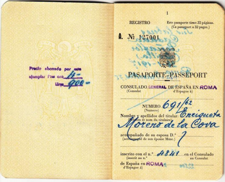  EN RECUERDO Y HOMENAJE A LOS QUE YA NO ESTÁN. 

Si pones en  GOOGLE   PASAPORTES EN LA MEMORIA  da igual 10