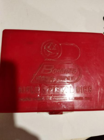 Tres dies del calibre 270 wln
Marca bonanza
Uno de cuello
Uno de calibración
Uno de posar proyectil
Usados 00