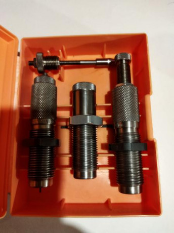 Dies limam perfectos
Usados dos veces
Con dies de carga de polvo marca lee
Conjunto de los tres con recambio 01