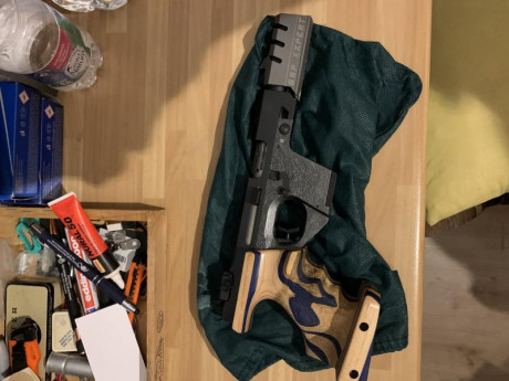 Buenas a todos. Como podéis ver, pongo a la venta mi walther gsp que como podréis ver en las fotos esta 01