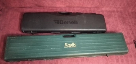 A a venta dos maletines para armas largas.  
Medidas  122*23*10  y  96*25*8
Gomaespuma en perfecto estado.
 00