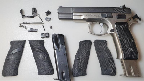 Vendo CZ85 duotone con equipamiento extra de recambios

El arma tiene la doble acción desactivada para 00