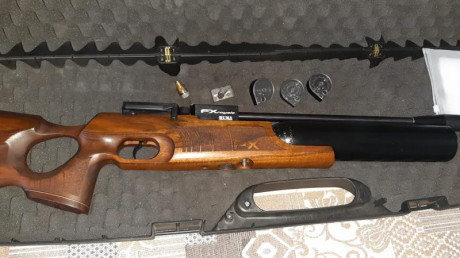 Hola. Se vende pcp FX .Royal. 500. calibre.6.35. La carabina tiene 2.años y medio. Esta impoluta estético 02