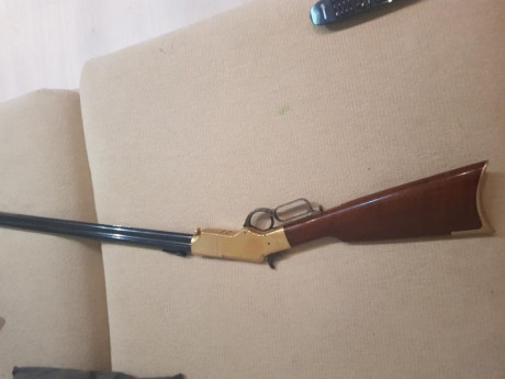 Rifle Uberti Henry en venta
Calibre 44 40
Esta en AE, incluso se puede poner en D o en  libro coleccionista,tiene 00