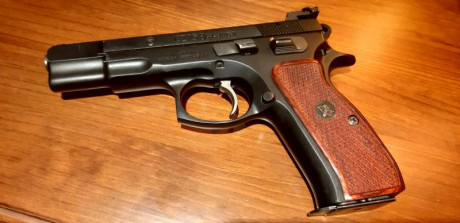 Hola amigos! ya que se muestran tantas armas buenas creo que a los propietarios de una cz 75 se nos tendría 170