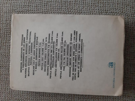 Manual de armas y de tiro. De Juan C. Larrea. 1988. 477 páginas. Usado pero en buen estado y completo. 01