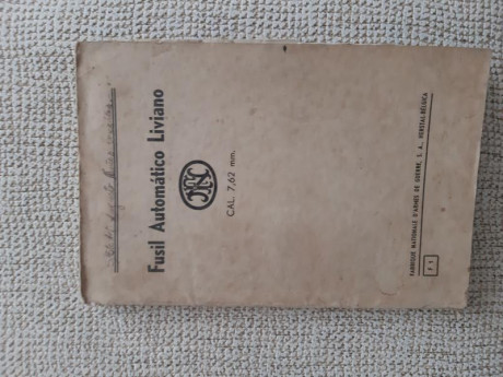 Manual de la empresa FN Herstal de Belgica para el fusil FN FAL. de Calibre 7,62. 128pp y dos desplegables. 00