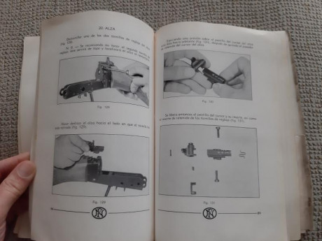 Manual de la empresa FN Herstal de Belgica para el fusil FN FAL. de Calibre 7,62. 128pp y dos desplegables. 10