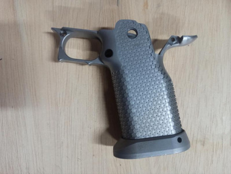 Se vende kit de empuñadura Cheely Custom  E2 para pistolas modelo 2011 (STI, Stacatto, SVI,etc.) En acero 01