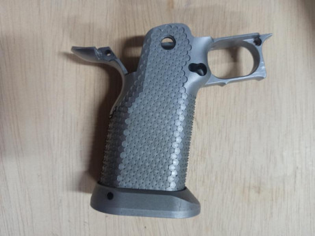 Se vende kit de empuñadura Cheely Custom  E2 para pistolas modelo 2011 (STI, Stacatto, SVI,etc.) En acero 00