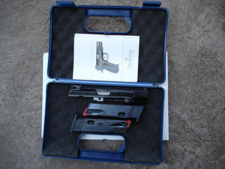 VENDIDO RETIRAR EL ANUNCIO vendo kit conversor de 9mm a 22lr.de pistola cz 85combat.
el kit esta como 01