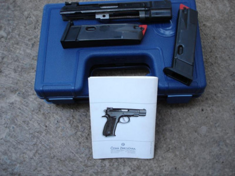 VENDIDO RETIRAR EL ANUNCIO vendo kit conversor de 9mm a 22lr.de pistola cz 85combat.
el kit esta como 00