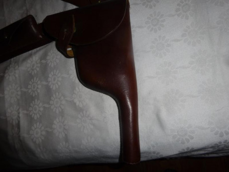 Muy buenas.
Vendo funda con bandolera con pochette para peines y canana de C96 y clones.
Esta nueva y 01