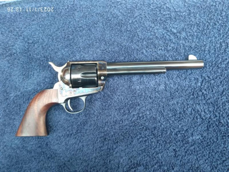 Se vende revolver del 44/40 de 8" marca Pietta en muy buen estado.
Está en Collado Villalba Madrid
Precio 01