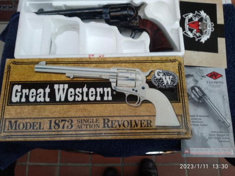 Se vende revolver del 44/40 de 8" marca Pietta en muy buen estado.
Está en Collado Villalba Madrid
Precio 20