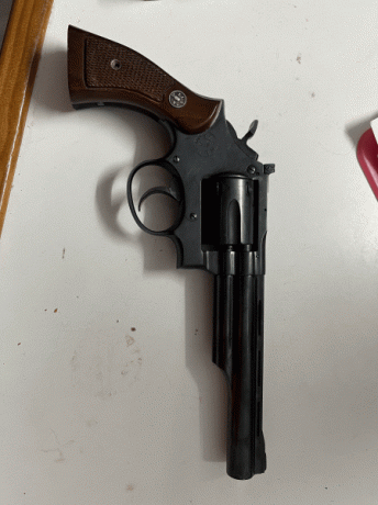  VENDIDO 

SE Vende revolver Llama Calibre 22 lr, cañon de 6".
Perfecto estado de conservación y 01
