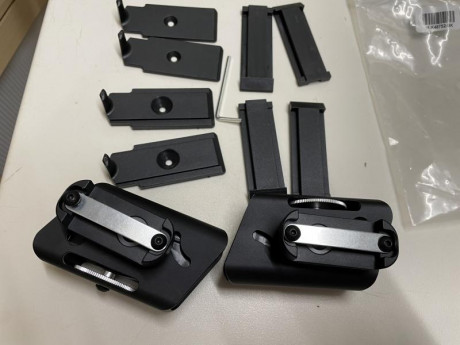 Se venden 2 portacargadores de aluminio para IPSC, totalmente regulables.
Dispone de espaciadores para 02