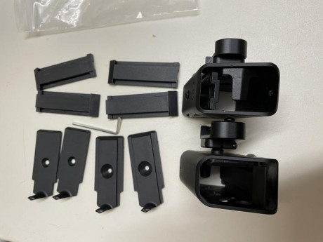 Se venden 2 portacargadores de aluminio para IPSC, totalmente regulables.
Dispone de espaciadores para 00