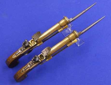 Voy a colocar unas fotos de un arma larga alemana de llave de mecha del siglo XVI. 32