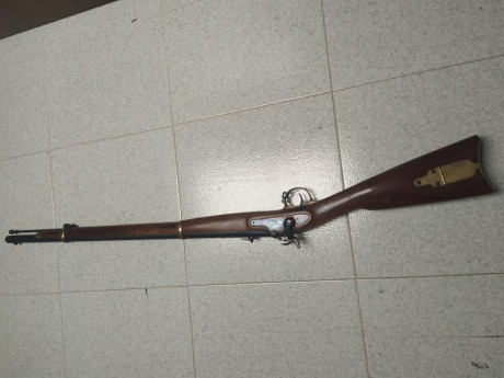 Por vaciado de armero vendo este magnifico rifle de calibre .58. Estado impecable. 800 € + gastos de envío 00