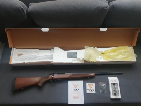 Vendo rifle de cerrojo Tikka T3x Hunter en calibre 222rem. Cañón 57 cm. Cargador 4 cartuchos. Con disparador 02