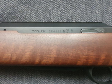 Vendo rifle de cerrojo Tikka T3x Hunter en calibre 222rem. Cañón 57 cm. Cargador 4 cartuchos. Con disparador 10