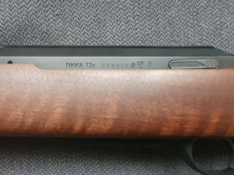 Vendo rifle de cerrojo Tikka T3x Hunter en calibre 222rem. Cañón 57 cm. Cargador 4 cartuchos. Con disparador 10